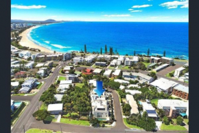 4 Bed Townhouse 200m to the Beach
